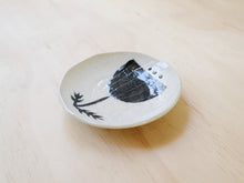 Load image into Gallery viewer, Japanese Seto Ware Modern Flower Plate